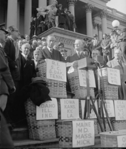 스무트-홀리 관세법은 1929년 미국의 보호무역주의자인 리드 스무트 상원의원과 윌리스 홀리 하원의원이 발의했다. /미의회도서관