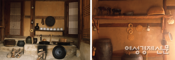 경기 수원시 한국민속촌에 전시된 조선시대 서민의 부엌. 선반 위에 소반이 놓여 있다. /한국민족문화대백과사전