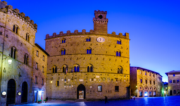 볼테라의 메디치 광장에 있는 건물은 피렌체와 데칼코마니처럼 비슷하다. /게티이미지뱅크