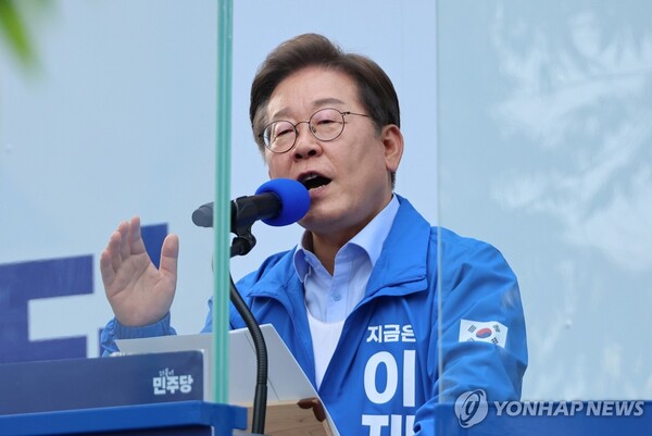 더불어민주당 이재명 대선 후보가 21일 인천광역시 서구 청라동 유세에서 시민들에게 지지를 호소하고 있다. /연합뉴스