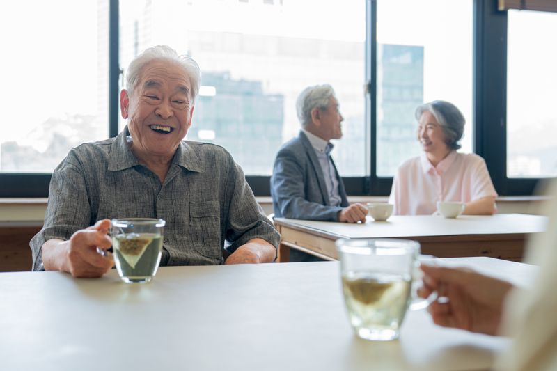 요양 중심 노인복지의 한계를 넘어서기 위해 ‘실버 문화 바우처’ 도입 필요성이 제기된다. 돌봄을 넘어 문화와 활동을 지원하는 정책 전환이 고령층 삶의 질을 높일 수 있다는 분석이다. /게티이미지뱅크