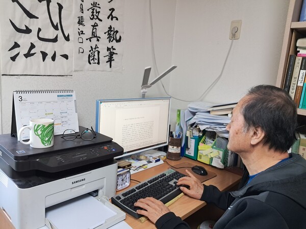 엄광용 작가는 소설 <광개토태왕 담덕>을 쓰기 위해 사학과가 있는 대학원에 입학해 박사과정을 수료했다고 한다. /사진=새움출판사