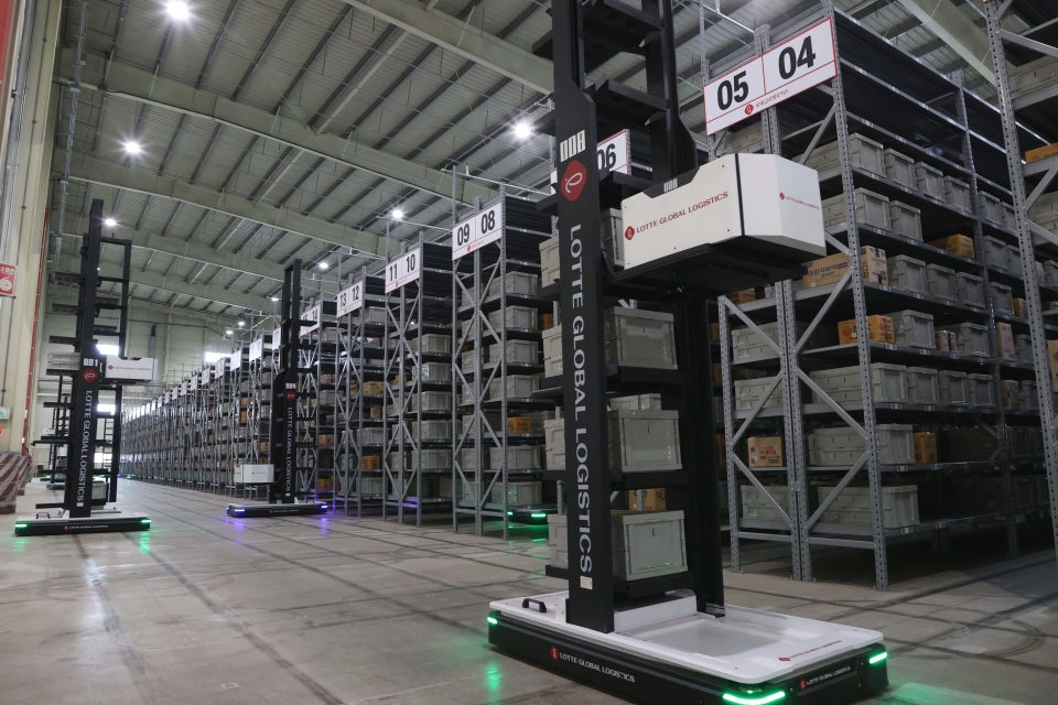 롯데글로벌로지스의 한 물류창고 /롯데