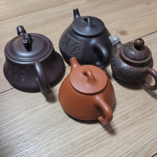 자사호는 보이차의 향을 흡수하는 성질이 있어서 생차와 숙차를 구분해서 써야 한다. 향미를 민감하게 가리는 사람은 차의 특성에 맞는 자사호를 따로 쓰기도 한다. /김정관