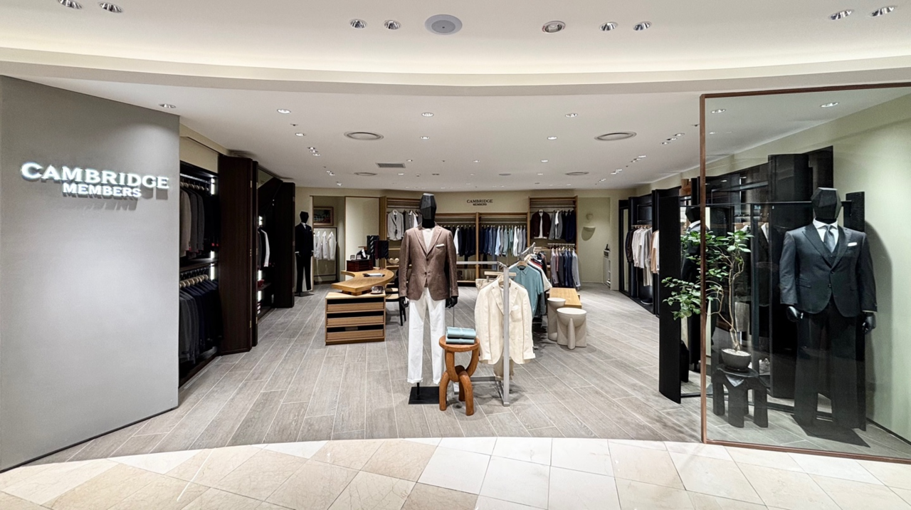 변경된 BI, SI가 적용된 캠브리지 멤버스 매장 전경 /코오롱FnC