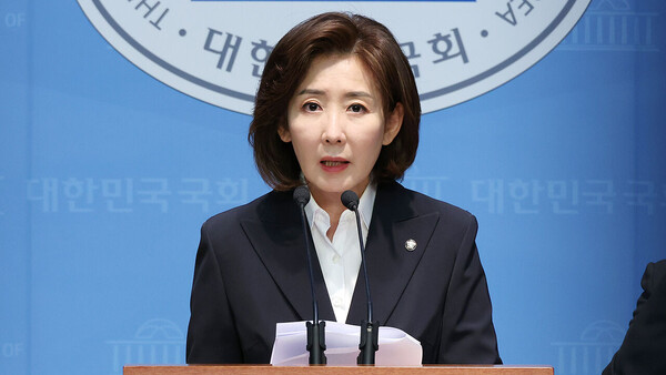30일 나경원 국민의힘 공동선대위원장이 이준석 후보의 발언이 있게 된 '원전'인 더불어민주당 이재명 후보 아들 발언에 대한 민주당 여성 의원들의 명확한 입장을 요구한다고 밝혔다. /연합뉴스