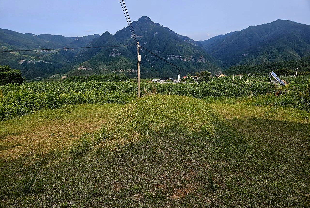 경북 봉화군 명호면 관창리에 자리한 이재명 더불어민주당 대통령 후보의 부친 선영 전경 /명호면 주민 제보