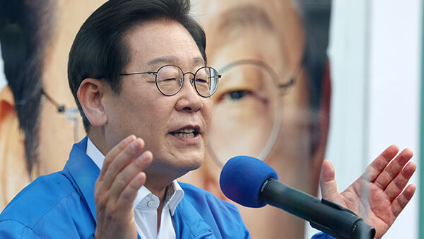 이재명 대통령이 대선 후보로 활동했던 지난달 29일 서울 서초구 고속버스터미널 앞 광장 유세에서 “민주당 정권이 집권했을 때 집값이 올랐는데 왜 그랬을까. 전 생각을 바꾸기로 했다. 부동산 정책으로 세금을 통한 수요 억압이 아닌 공급을 늘려 적정가격을 유지하도록 하겠다”고 밝혔다. /연합뉴스