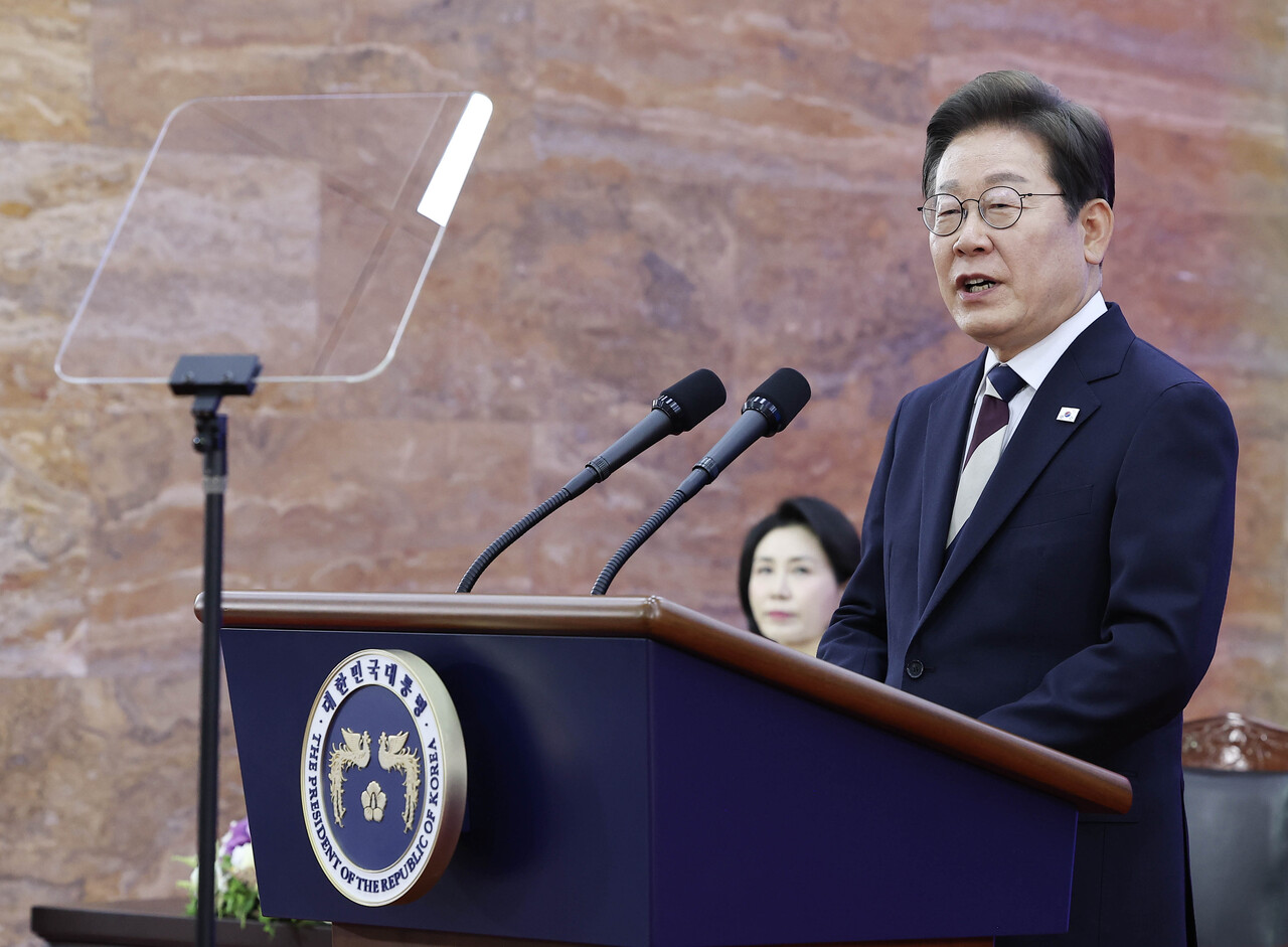 이재명 대통령이 4일 서울 여의도 국회에서 열린 제21대 대통령 취임선서식에서 취임 연설을 하고 있다. /연합뉴스