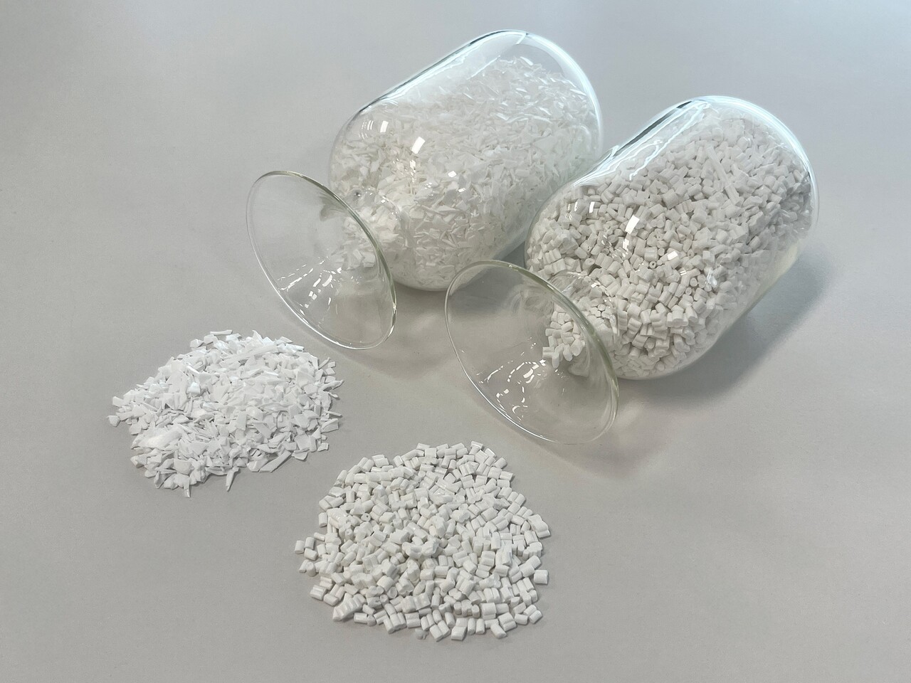 회수한 햇반 용기를 재가공해 만든 재활용 플라스틱 원료 이미지 /CJ제일제당