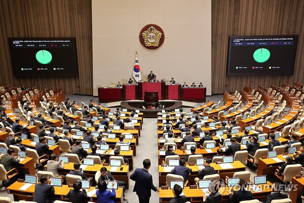 5일 서울 여의도 국회의사당 본회의에서 김건희 여사 특검법이 통과되고 있다. /연합뉴스