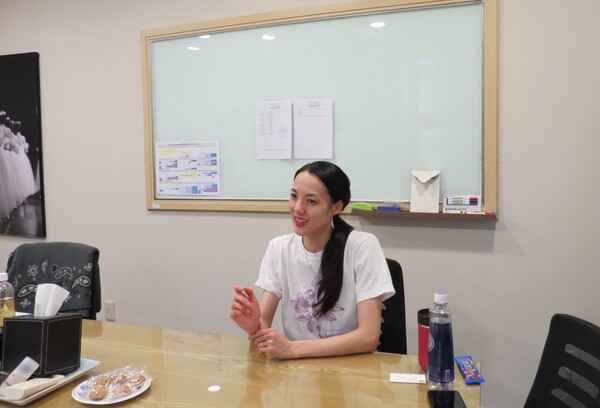 새로운 출발점에서 지난 시간을 회상하는 발레리나 한상이 사진=초빙기자 한형철