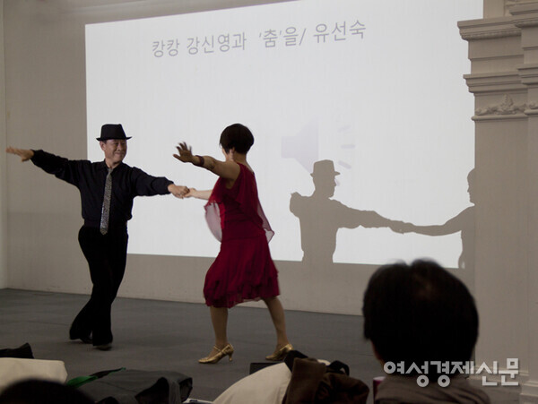 라틴댄스는 비교적 스킨십이 적어서 부담감이 없는 편이다. /사진=강신영