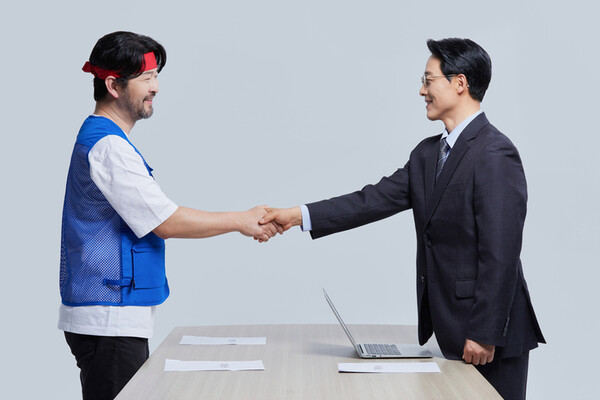 결국 갈등 해결의 열쇠는 '무엇을 말할까'가 아닌 '어떻게 들을까'에 달려 있다. 우리는 흔히 더 논리적인 말로 상대를 제압해야 이긴다고 생각하지만, 진정한 승리는 상대의 마음을 얻는 것이다. /게티이미지뱅크