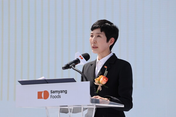 김정수 삼양식품 부회장이 11일 밀양에서 열린 제2공장 준공식에서 기념사를 전하고 있다. /삼양식품