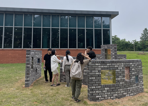 아트송림레지던시 참여작가들. 김시온 김진선 김혜린 박민하 백주용 서유진 오상민 옥세영 이예찬 이용현 장선영 정민지 최주희 /사진=옥세영 @works_okkk