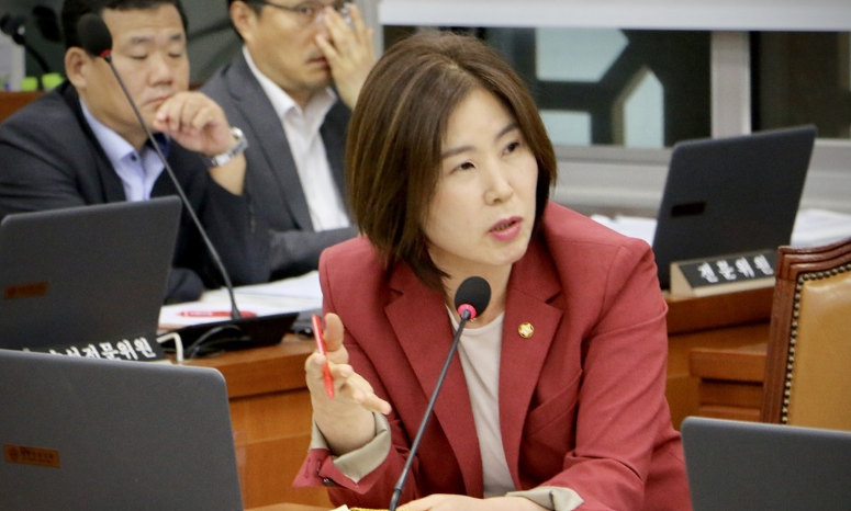 김미애 국민의힘 의원이 13일 '정치자금법 개정안'을 대표 발의했다. /연합뉴스