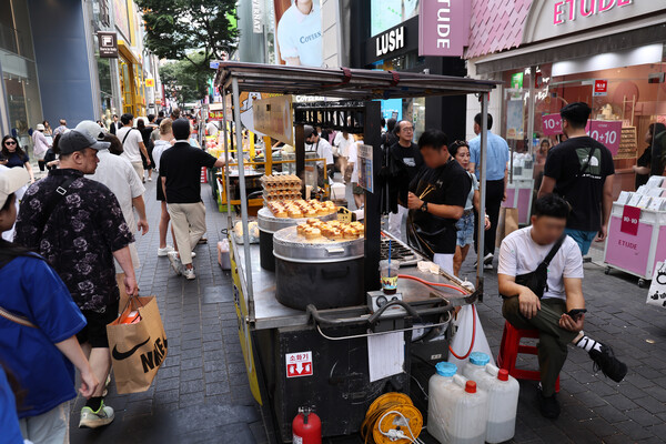 1분기 민간소비가 전기 대비 0.1% 줄며 감소세로 돌아섰다. /연합뉴스