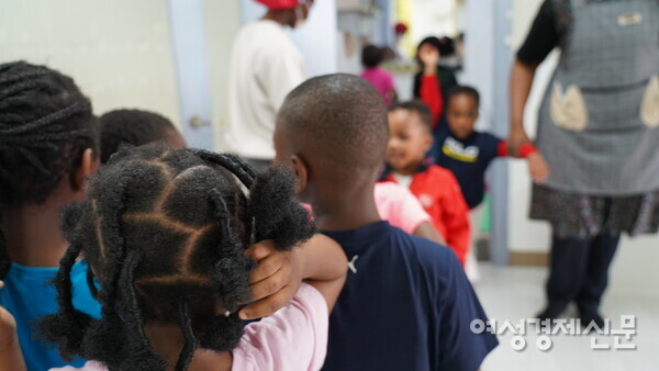 파주에 위치한 디자인교회 부설 조이하우스에서 아프리카계 이주민 아동들이 일과를 보내고 있는 모습 /장세곤 기자