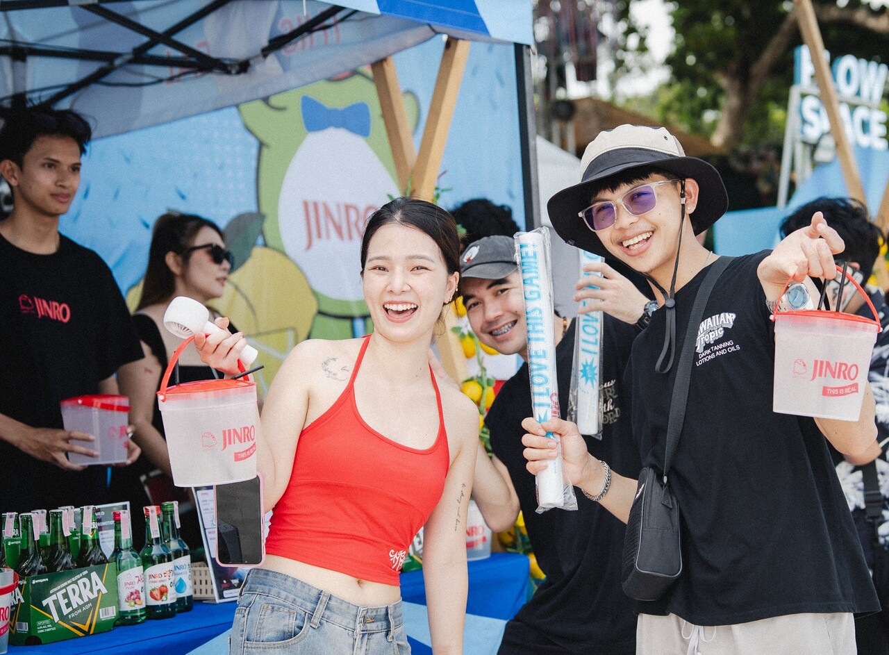 하이트진로가 태국 '새멧 인 러브 뮤직 페스티벌'에 후원사로 참여해 현지 공략을 강화했다. /하이트진로