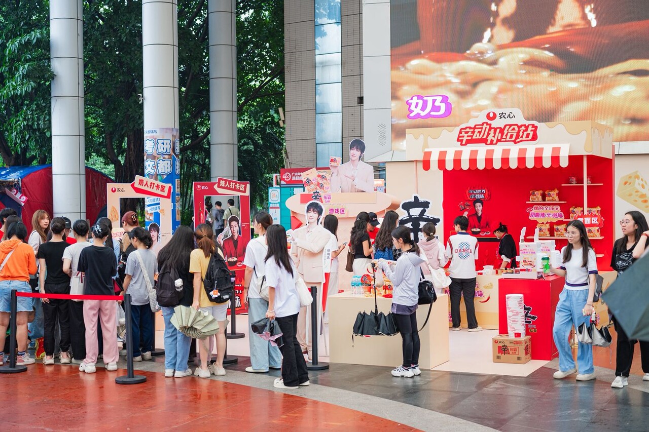 중국 광저우 대학교에서 실시한 농심 캠퍼스 팝업스토어 /농심