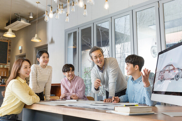 당신의 공을 주장하고 싶은 그 마음을 잠시 내려놓았을 때, 더 많은 사람이 기꺼이 당신의 편이 되어 함께 걷기 시작하는 놀라운 경험을 하게 될지도 모른다. /게티이미지뱅크