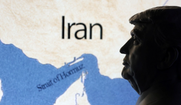 호르무즈 해협과 트럼프 트럼프 미국 대통령의 두상. /연합뉴스