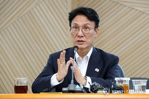 김민석 국무총리 후보자가 20일 대구 수성구 대구디지털혁신진흥원에서 열린 '인공지능 전환(AX) 연구거점 조성을 위한 경청 간담회'에서 모두발언하고 있다. /연합뉴스