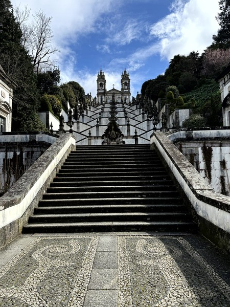 봉 제수스 두 몬떼 성당 계단 /ⓒDouglas JEON​