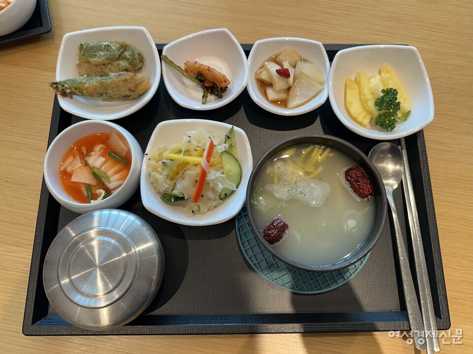 지난달 27일 더시그넘하우스 청라 점심 식단이다. /김정수 기자