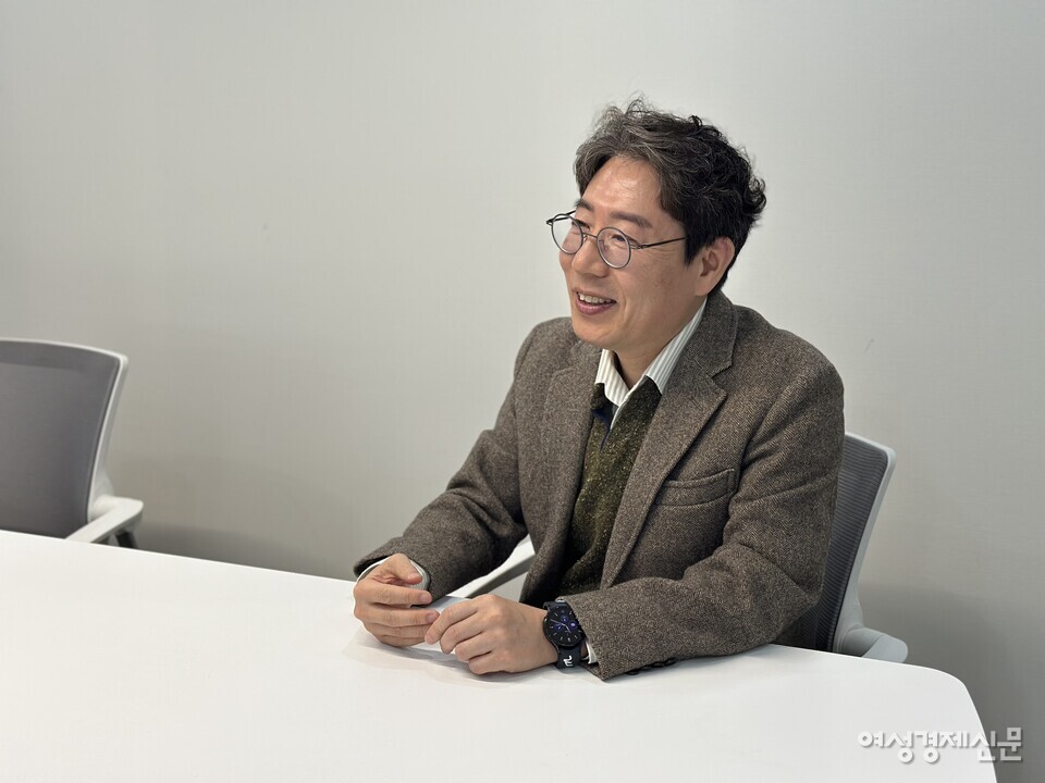 여성경제신문과 인터뷰하고 있는 문성택 공빠TV 대표 /김정수 기자