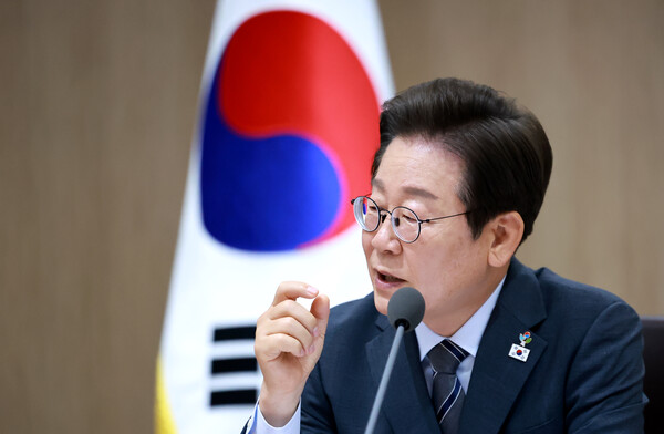 24일 이재명 대통령이 서울 용산 대통령실 청사에서 열린 국무회의를 주재하며 발언하고 있다. /연합뉴스