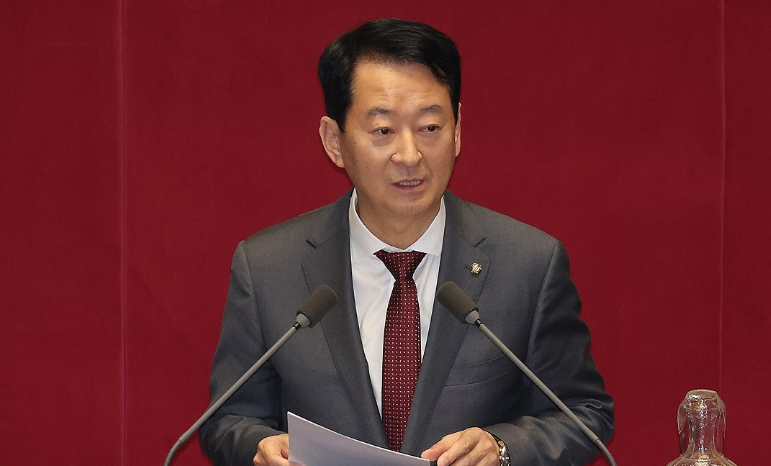 최은석 국민의힘 의원이 지난 3월 13일 국회 본회의에서 상법 일부개정법률안 관련 토론을 하고 있다. /연합뉴스