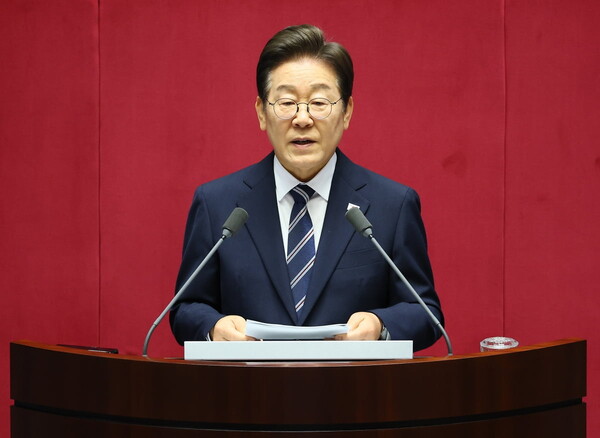 이재명 대통령이 26일 서울 여의도 국회 본회의장에서 정부의 2차 추가경정예산안 제출과 관련해 첫 시정연설을 하고 있다. /국회사진기자단