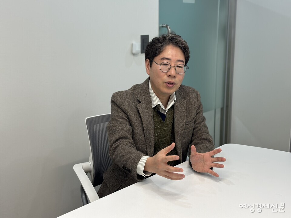 공빠TV 문성택 대표는 6월 30일 국회도서관 소회의실에서 열리는 실버타운 포럼에서 분양형 실버타운의 불안정성을 지적하며, 임대·분양 혼합형 모델과 복합형 주거서비스 도입, 입주 연령 하향 등의 대안을 제시할 예정이다. /김정수 기자