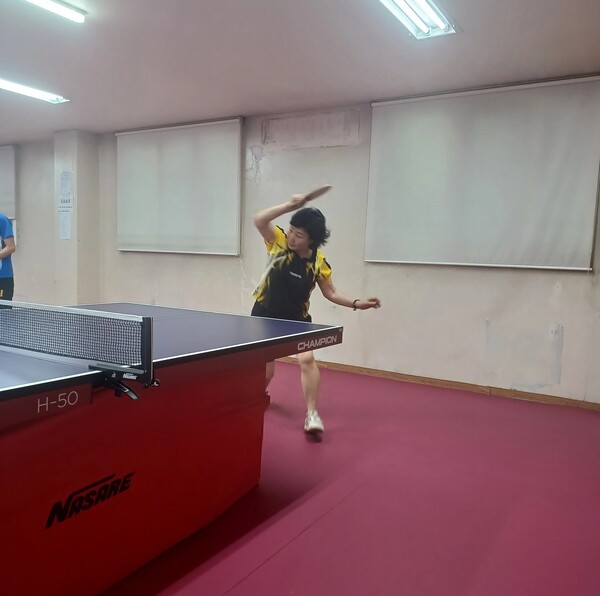 시간이 흐르면서 탁구 폼도 좋아지고 실력도 늘고 하루하루가 즐거웠다. /사진=김정희