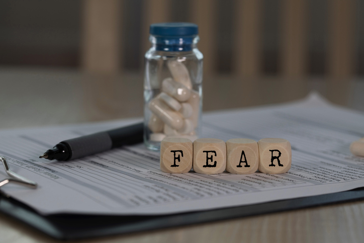 건강 FOMO는 자연스런 심리상태지만 심하면 마음과 몸에 해롭다. FOMO는 먼저 마음 건강부터 흔든다. /게티이미지