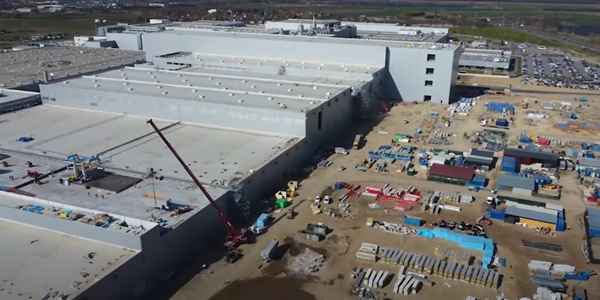 삼성SDI와 GM이 미국 인디애나주에 짓고 있는 배터리 공장이 건설 일정에 차질이 없는 것으로 알려졌다. 사진은 헝가리 괴드 지역에 위치한 삼성SDI 배터리 공장의 참고용 이미지 /삼성SDI