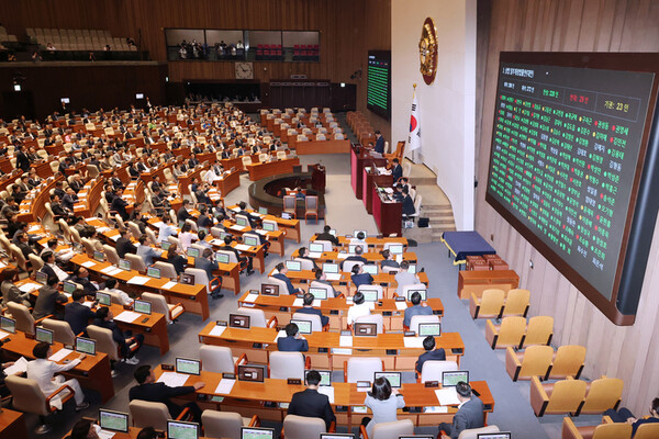 이사의 충실 의무 대상에 주주를 추가하는 내용 등을 담은 상법 개정안이 3일 국회 본회의를 통과했다. /연합뉴스