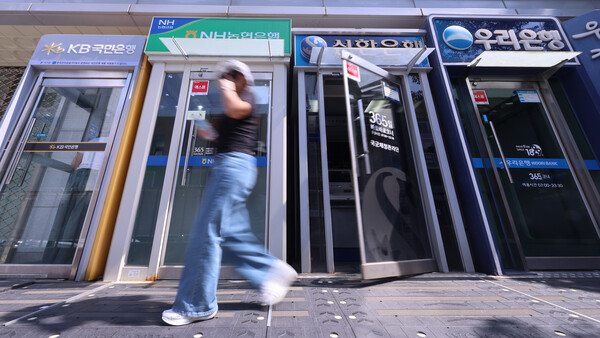 인공지능(AI) 기술 활용 확산에 따라 은행권의 리스크 대비와 실효성 있는 통제 체계 마련이 요구된다. /연합뉴스