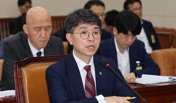 김완섭 환경부 장관이 지난달 25일 국회 환경노동위원회 전체회의에서 2025년도 제2회 추가경정예산안 관련 위원 질의에 답하고 있다. /연합뉴스