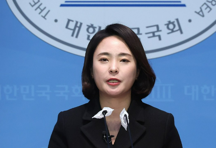 손수조 리더스클럽 대표가 지난 2024년 1월 9일 오후 국회 소통관에서 제22대 총선 동두천·연천 출마 선언 기자회견을 하고 있다. /연합뉴스