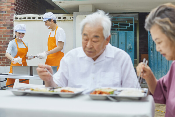 복지관에서 나오는 점심은 최고의 맛집이다. /게티이미지뱅크