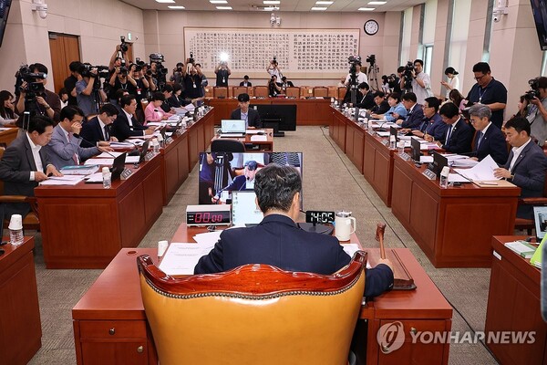 9일 국회 법제사법위원회에서 열린 전체회의에서 정성호 법무부 장관 후보자, 오영준 헌법재판소 재판관 후보자에 대한 인사청문회 관련 안건이 통과되고 있다. /연합뉴스