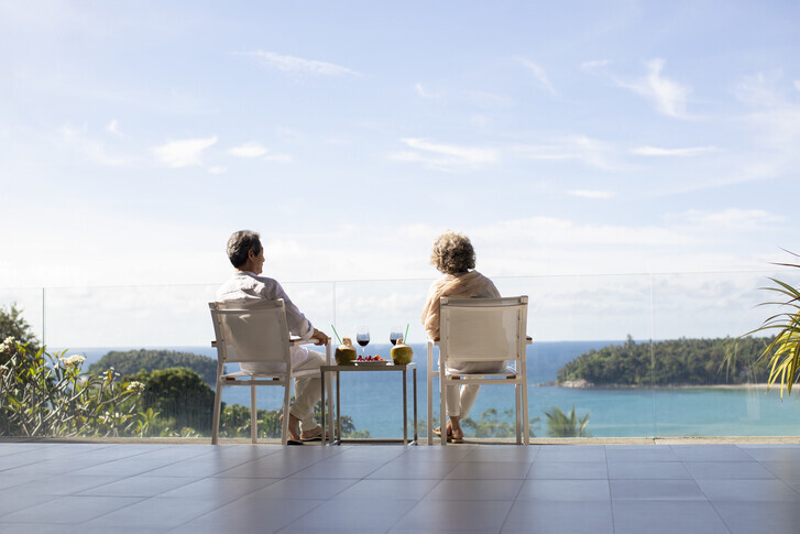 한국은 1000만 노인 인구에 비해 시니어주택 인프라가 턱없이 부족하다. 정부는 ‘실버스테이’로 중산층을 지원하겠다고 하나 비용 현실성과 실효성에 의문이 크다. 일본 ‘사코주’처럼 저비용·고효율 모델과 정부의 토지·자금 지원이 병행돼야 한다. /게티이미지뱅크