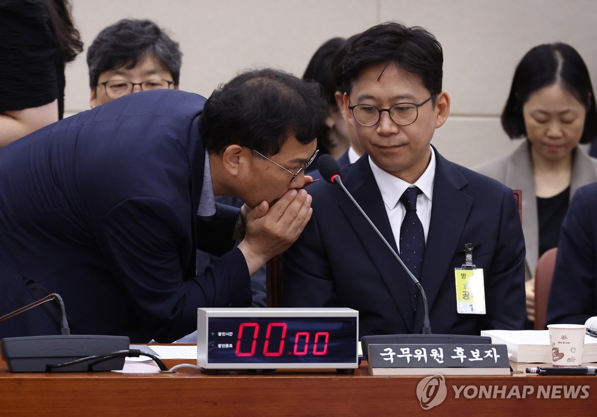 배경훈 과학기술정보통신부 장관 후보자가 14일 서울 여의도 국회 과학기술정보방송통신위원회 전체 회의에서 열린 인사청문회에 출석해 개회를 기다리고 있다. /연합뉴스