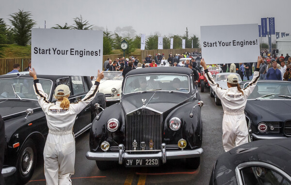 미국 캘리포니아주 몬터레이 카운티 페블비치에서 열린 '페블비치 투르 델레강스'에서 참가 차량들이 출발 준비를 하고 있다. 해당 사진은 EV컨버전과 무관하다. /AP=연합뉴스