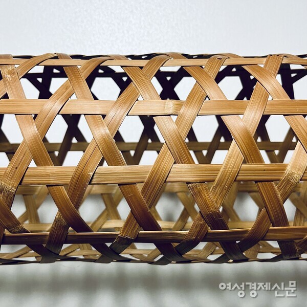 구멍의 간격까지 동일한 죽부인. 역시 장인은 장인이다. /프레스 모멘트