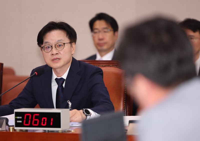 김정관 산업통상자원부 장관 후보자가 17일 서울 여의도 국회 산업통상자원중소벤처기업위원회에서 열린 인사청문회에서 발언하고 있다. /유준상 기자