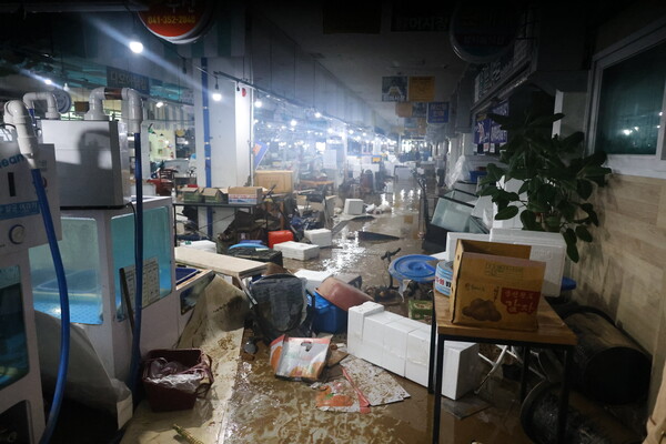 17일 오전 집중호우로 침수된 충남 당진시 읍내동 당진어시장